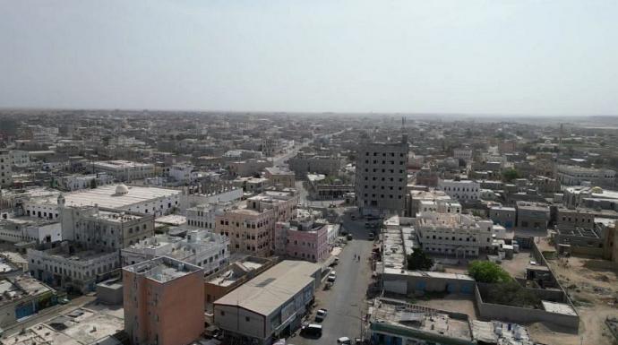 شرطة المهرة تضبط مهاجرين غير شرعيين بحوزتهم أكثر من 1050 حبة مخدرة