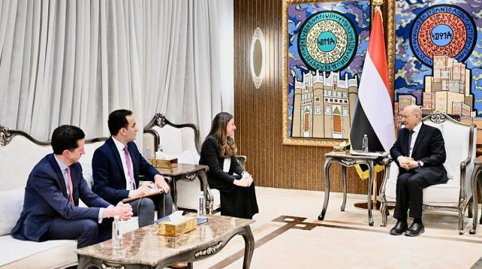 رئيس مجلس القيادة: التعاطي مع الحوثيين كسلطة أمر واقع يعني شرعنة الحق الإلهي والعنصرية والسلاح خارج الدولة